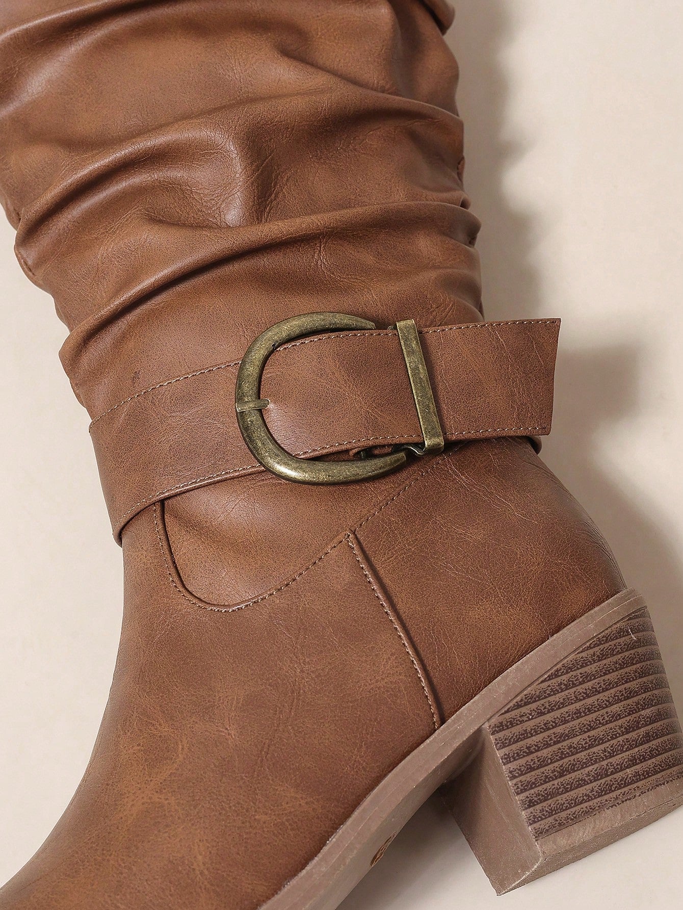 Fiorella | Bottines en daim à bout carré