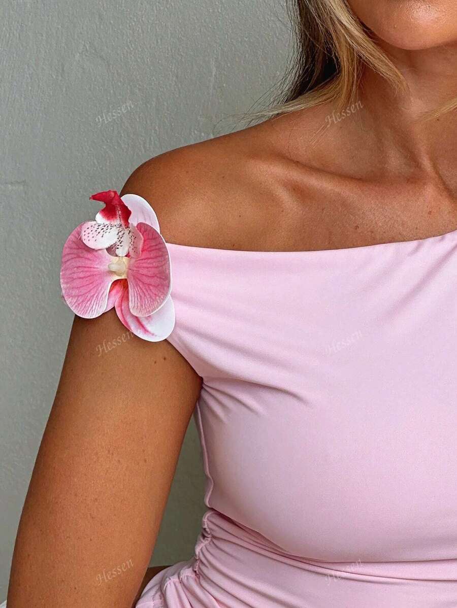 FRENCHY | TOP FLEUR 3D UNE ÉPAULE